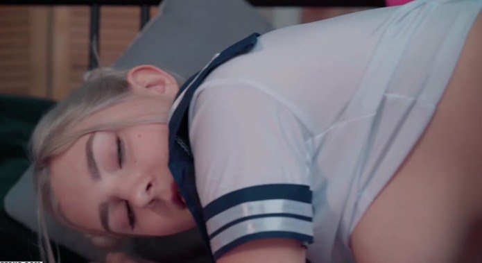 Abg Berpakaian Sekolah Diajak Ngentot