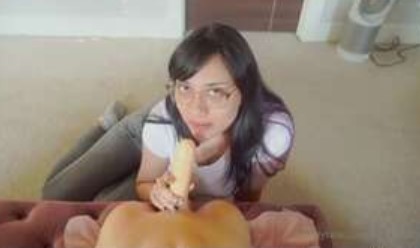Miss Delightfulhug Berkacamata Suka Main Dildo